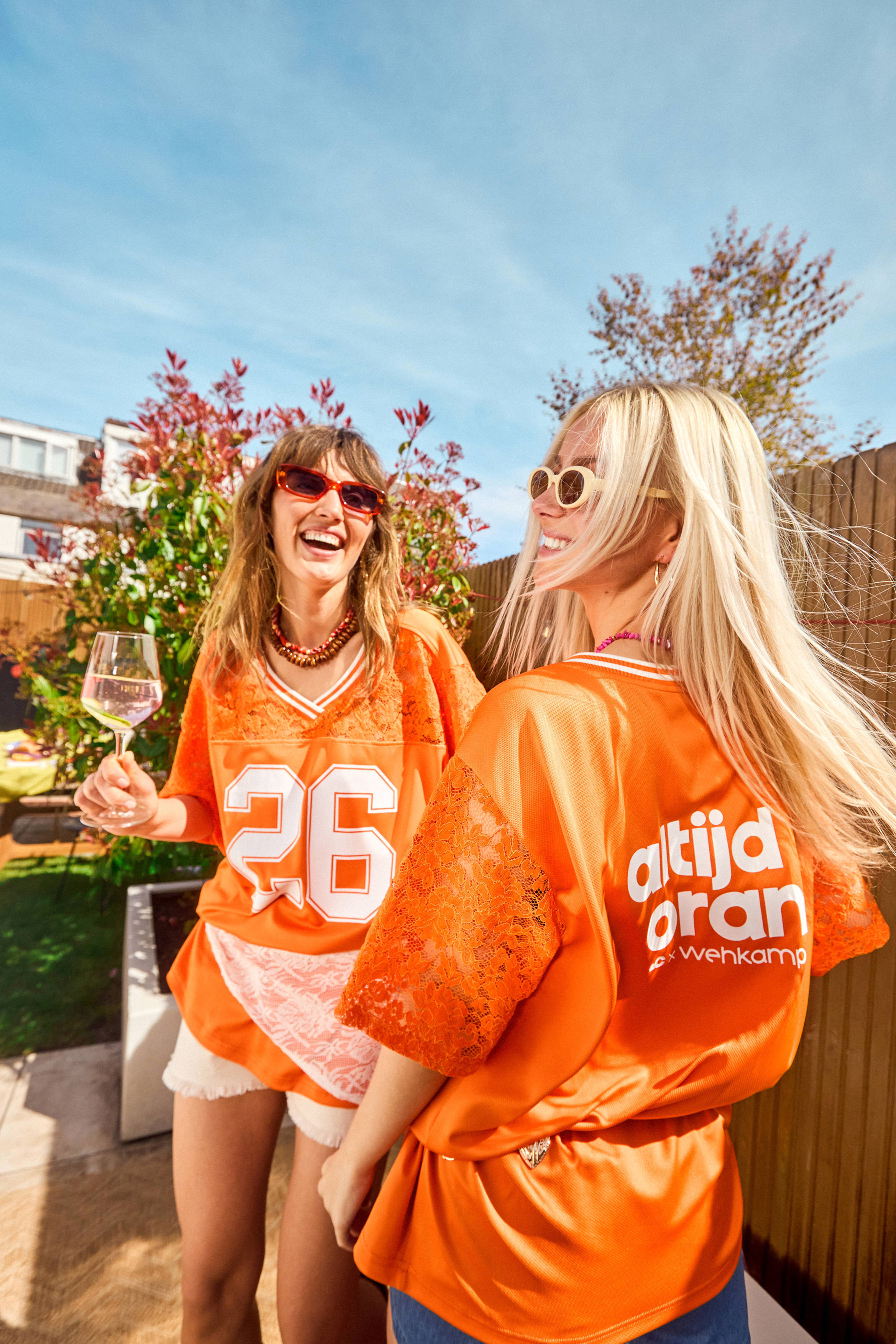 &C x Wehkamp oranje shirt
