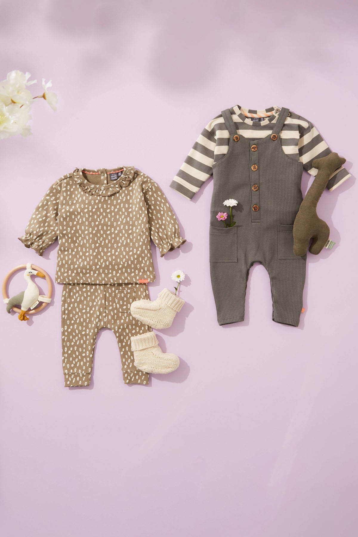 je baby's eerste kleertjes