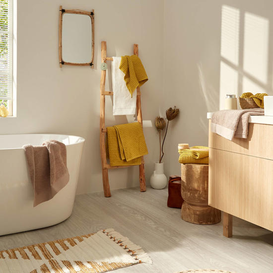 6. Neem een lauwe douche of bad