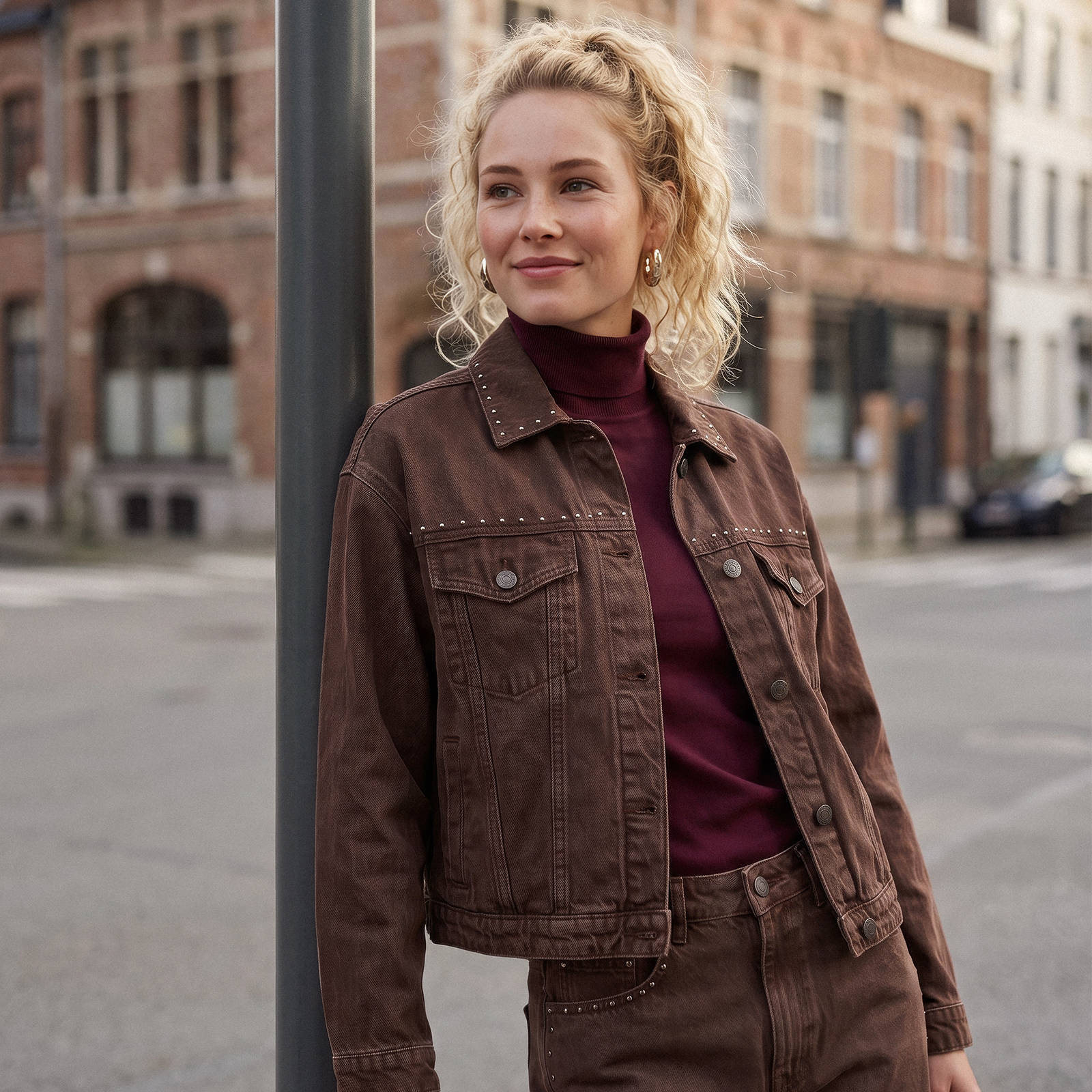 spijkerjas op spijkerbroek