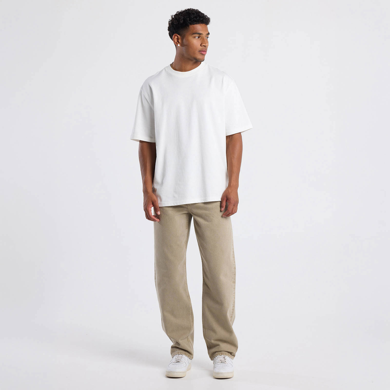 upgrade je basics met coloured denim