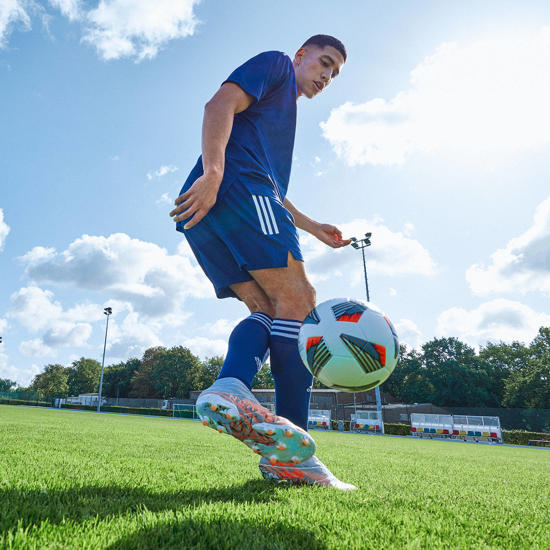 Voetbalschoenen best sale smalle voet