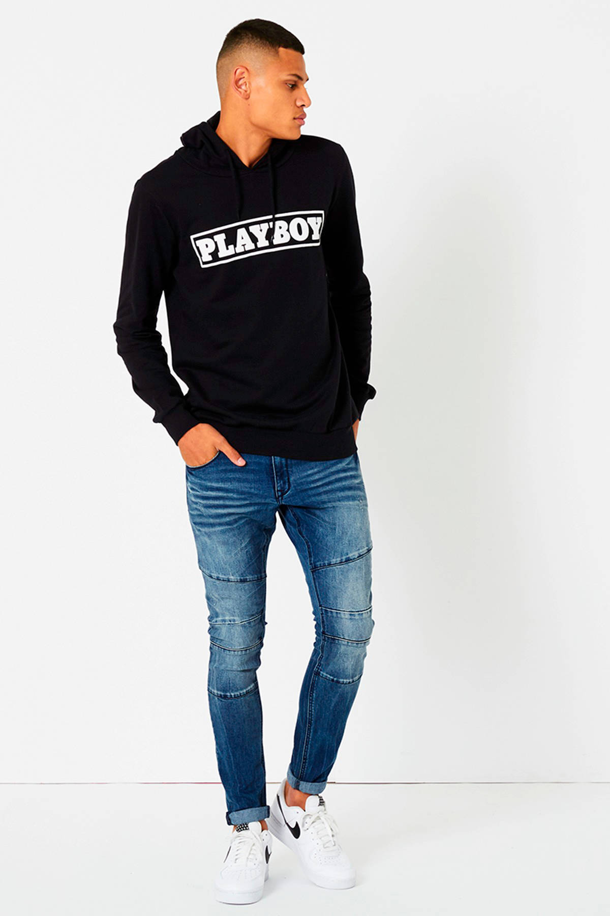 Playboy x DEF bovenstuk / Hoody Flock AOP in zwart 770033