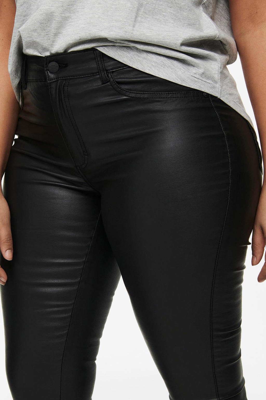 Zwarte dames ONLY CARMAKOMA coated skinny broek met regular waist en rits- en knoopsluiting