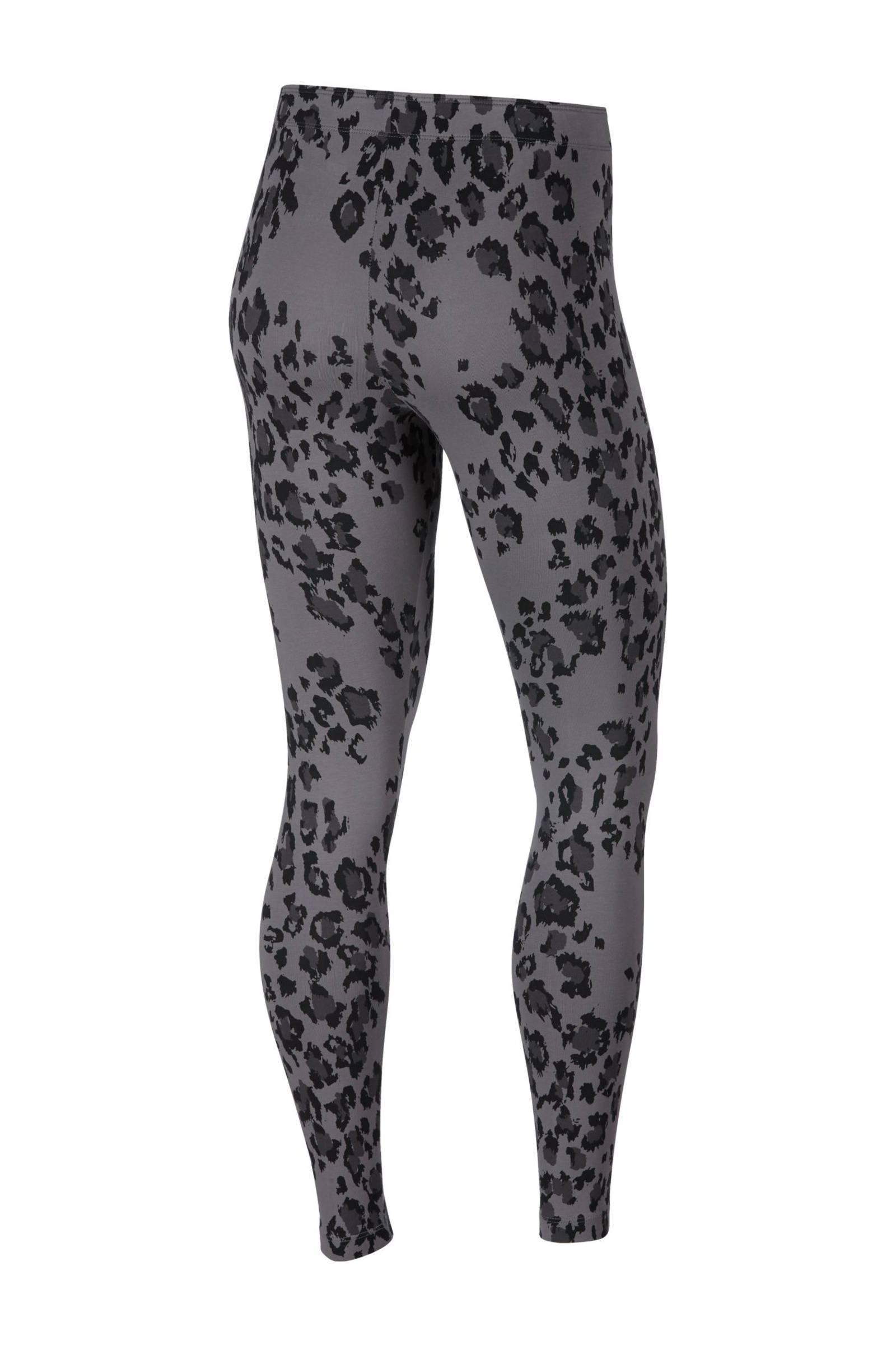 nikes met panterprint