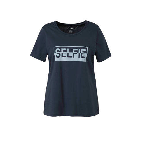 Studio Untold T Shirt Blauw Met Opdruk studio untold kopen in de aanbieding