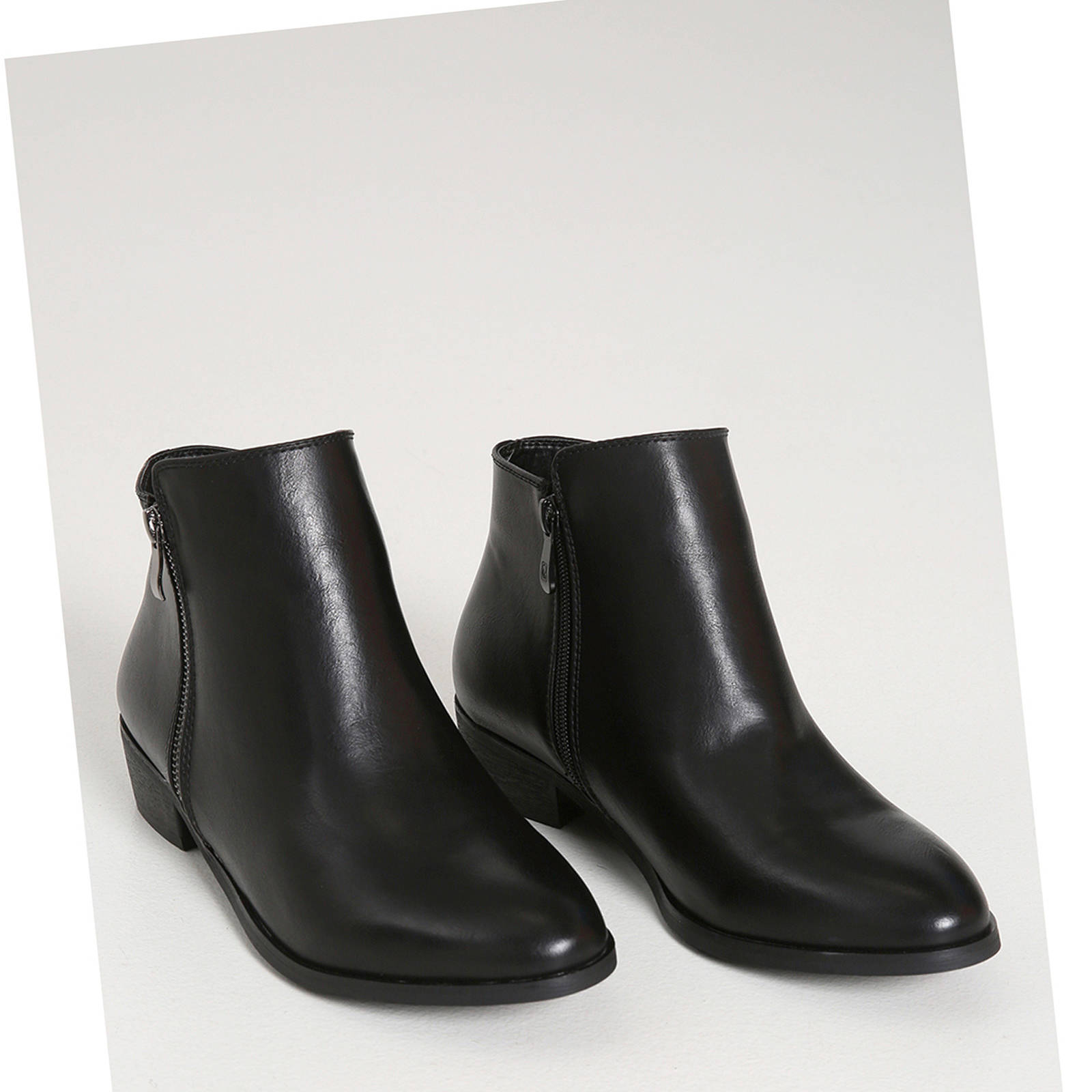 Enkellaarzen voor brede voeten | Yours Clothing