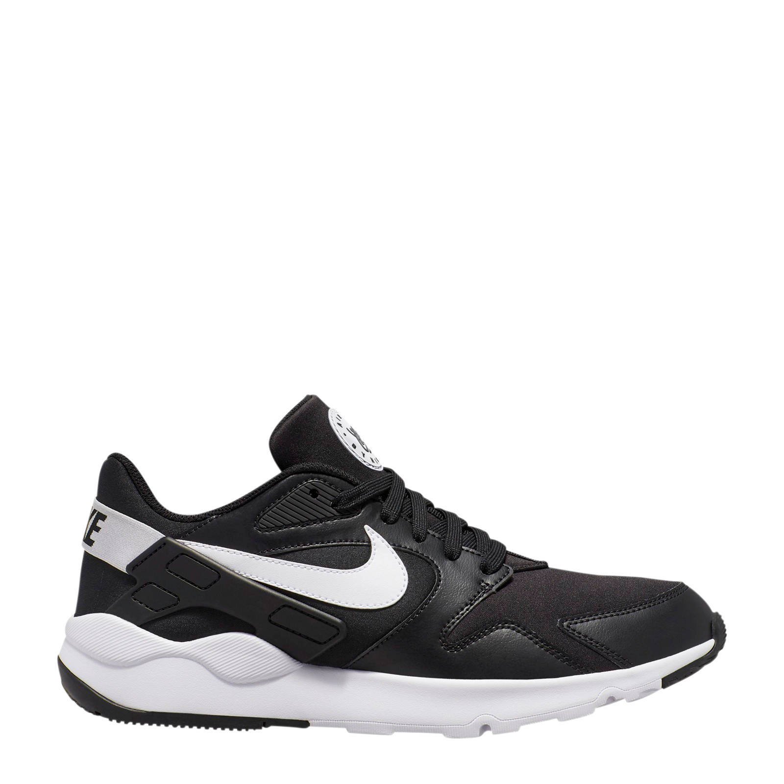 zwarte nike sneakers