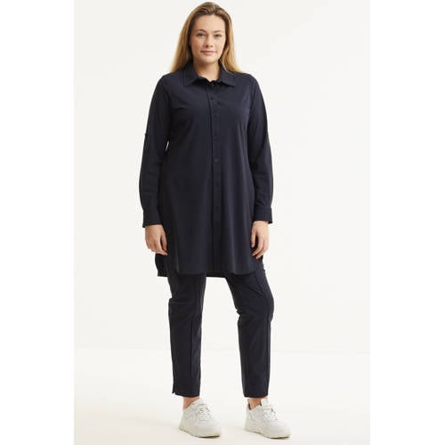 Plus Basics lange blouse van travelstof donkerblauw afbeelding