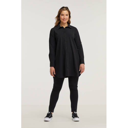 Plus Basics lange blouse van travelstof zwart afbeelding