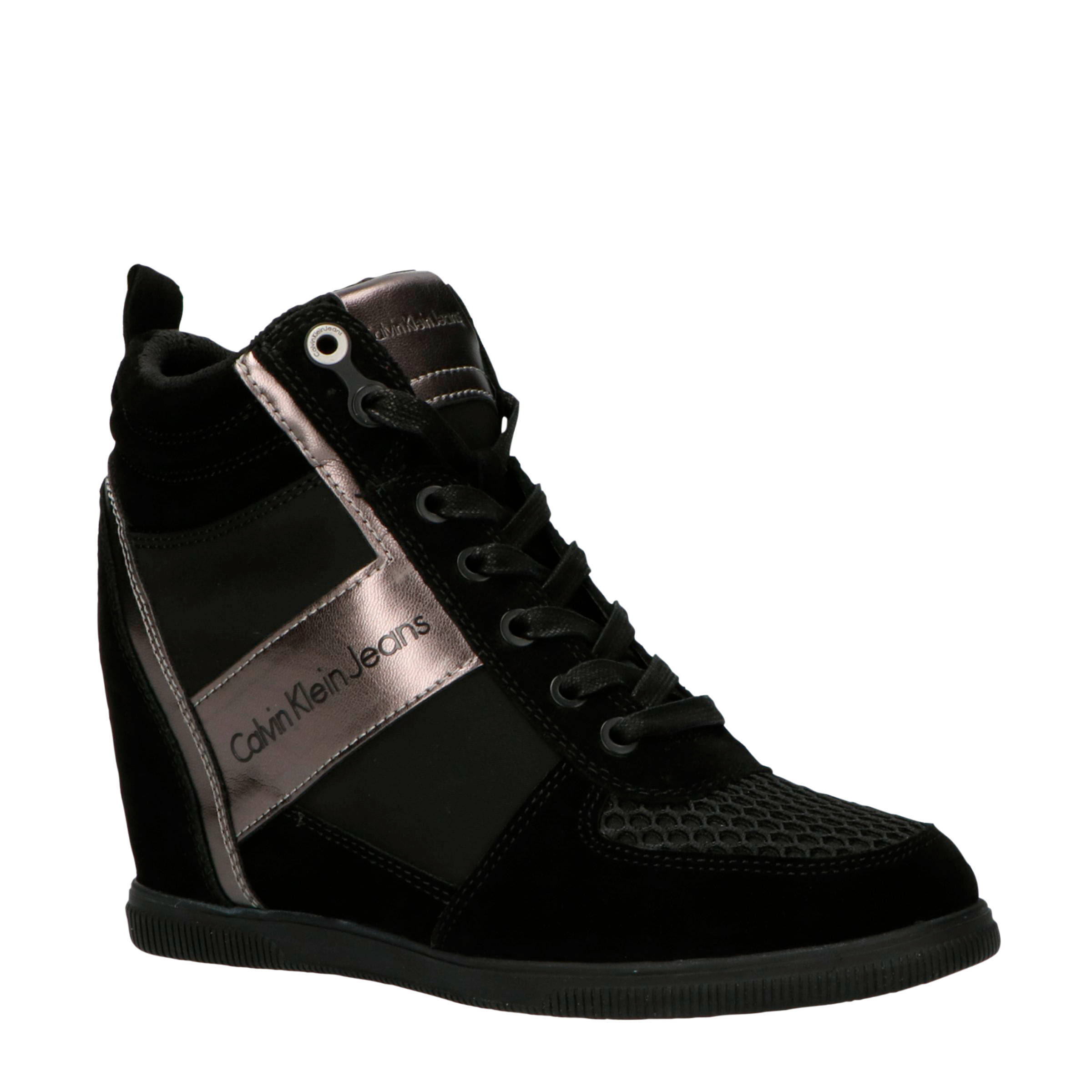 CALVIN KLEIN JEANS Beth suède wedge sneakers zwart | wehkamp