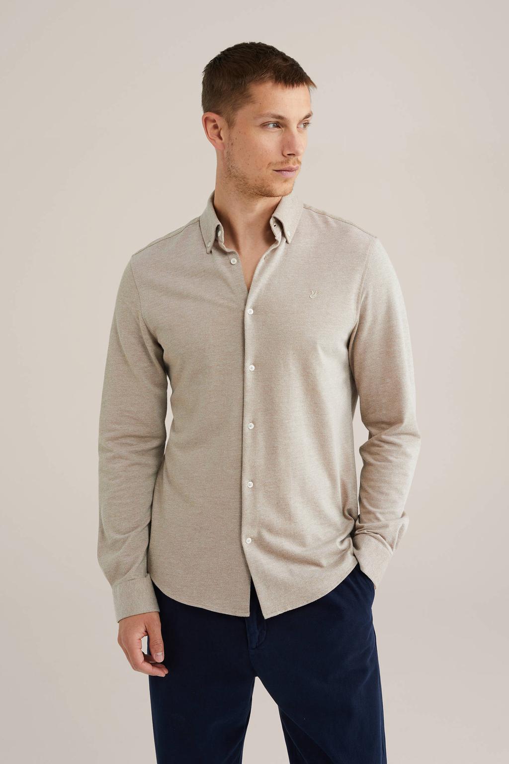 WE Fashion slim fit overhemd met stretch sesame
