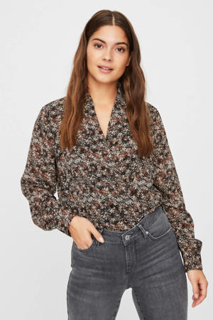 overslag top met all over print bruin
