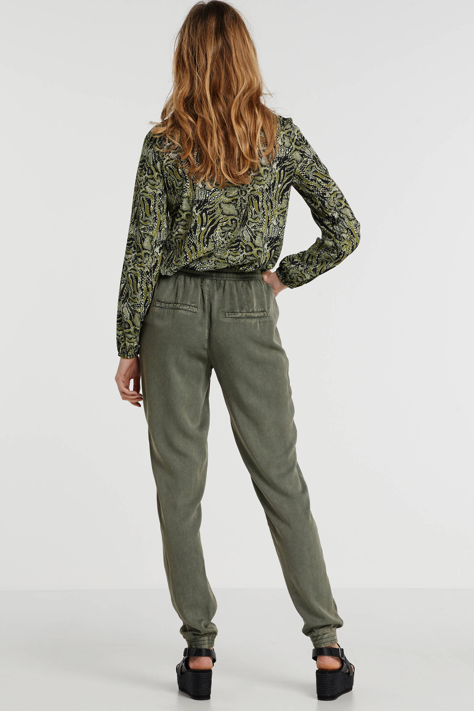 broek van viscose tencel in used look groen broek van viscose tencel in used look groen