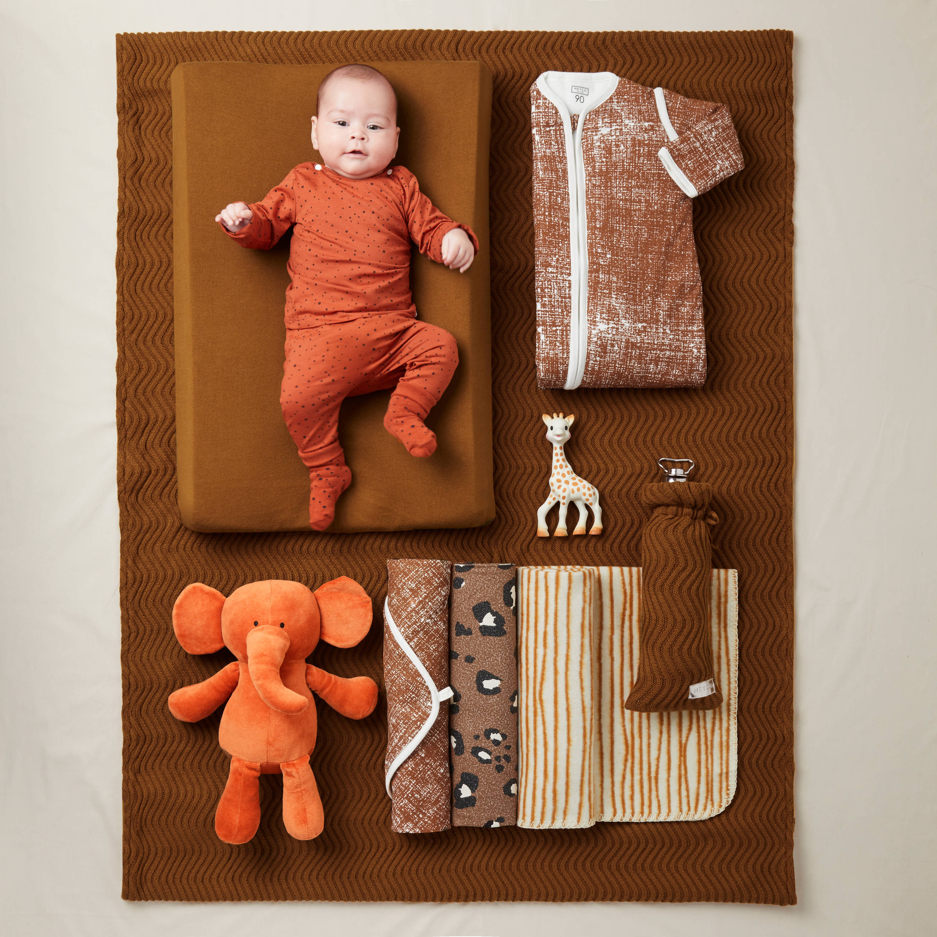 Noppies longsleeve met stippen oranje | wehkamp Noppies baby longsleeve met stippen witoker | wehkamp