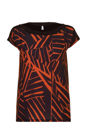 Regulier T-shirt met all over print zwart/bruin