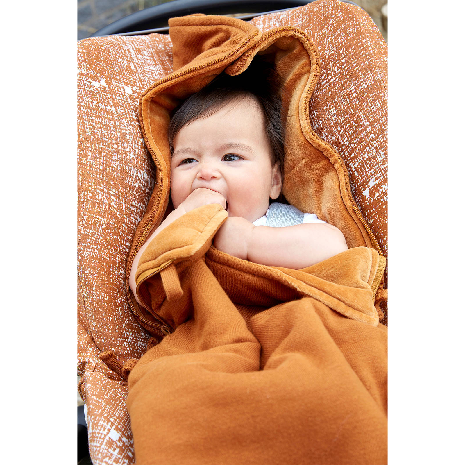 Meyco autostoelhoes groep 0 Fine lines camel | wehkamp