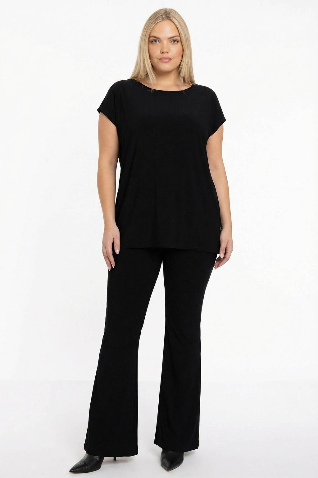 YOEK basic T-shirt van travelstof DOLCE zwart