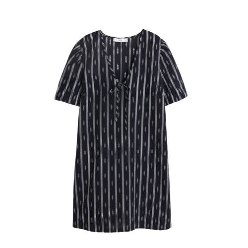 Mango jurk met all over print zwart wit Mango jurk met all over print zwart wit