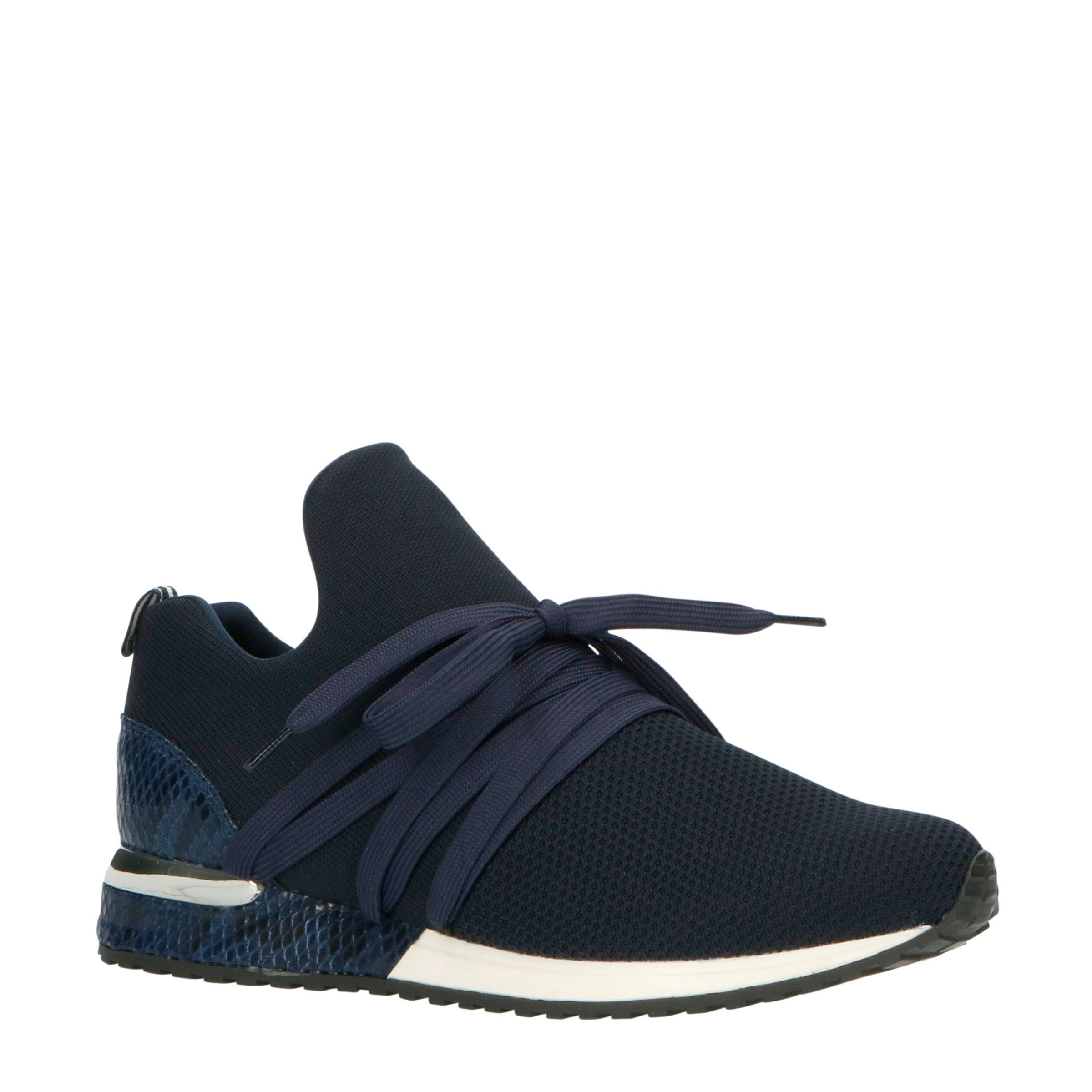 donkerblauwe sneakers