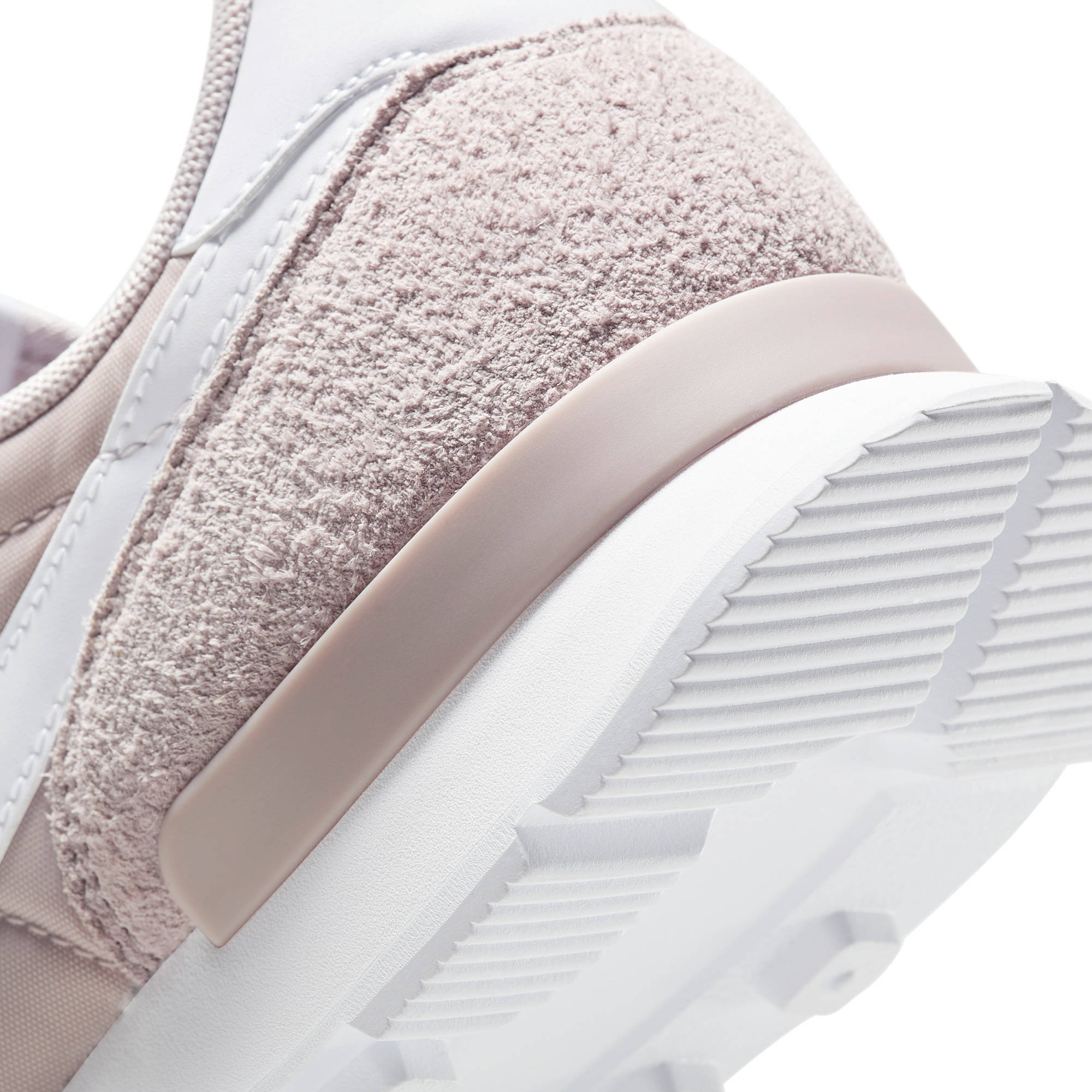 nike internationalist lichtroze nike internationalist lichtroze
