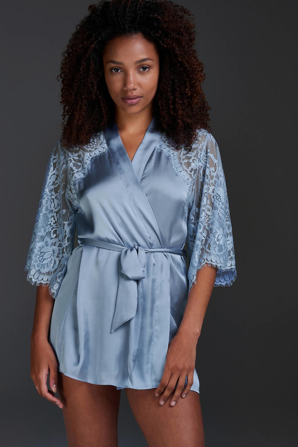 Private kimono met kant lichtblauw
