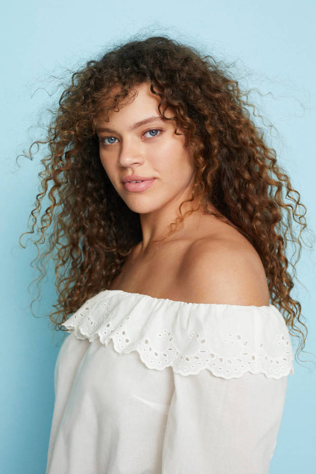 Violeta by Mango off shoulder top met ruches wit wehkamp