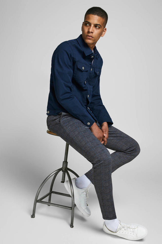 J g mushuk butun shon-shuhratda Men uyga kech keldim va onam meni porno bilan jazoladi.