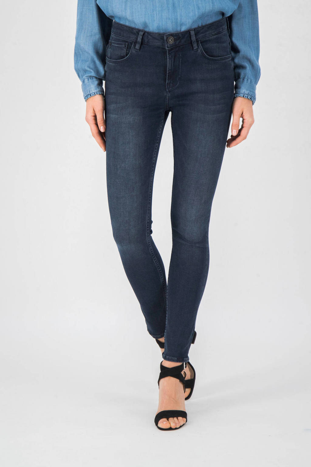 Donkerblauwe dames Garcia skinny jeans Celia van denim met regular waist en rits- en knoopsluiting