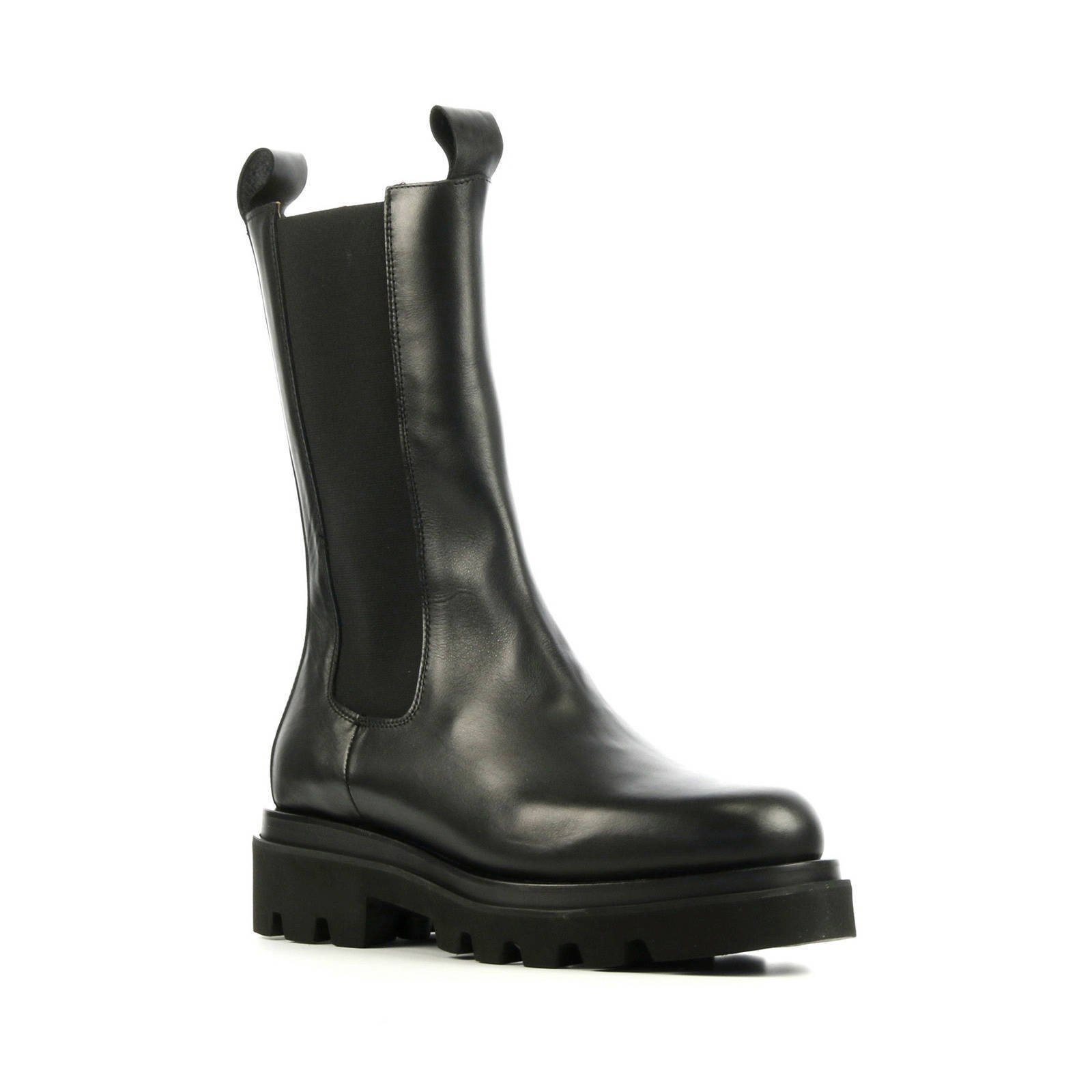 black chelsea boots pointed toe