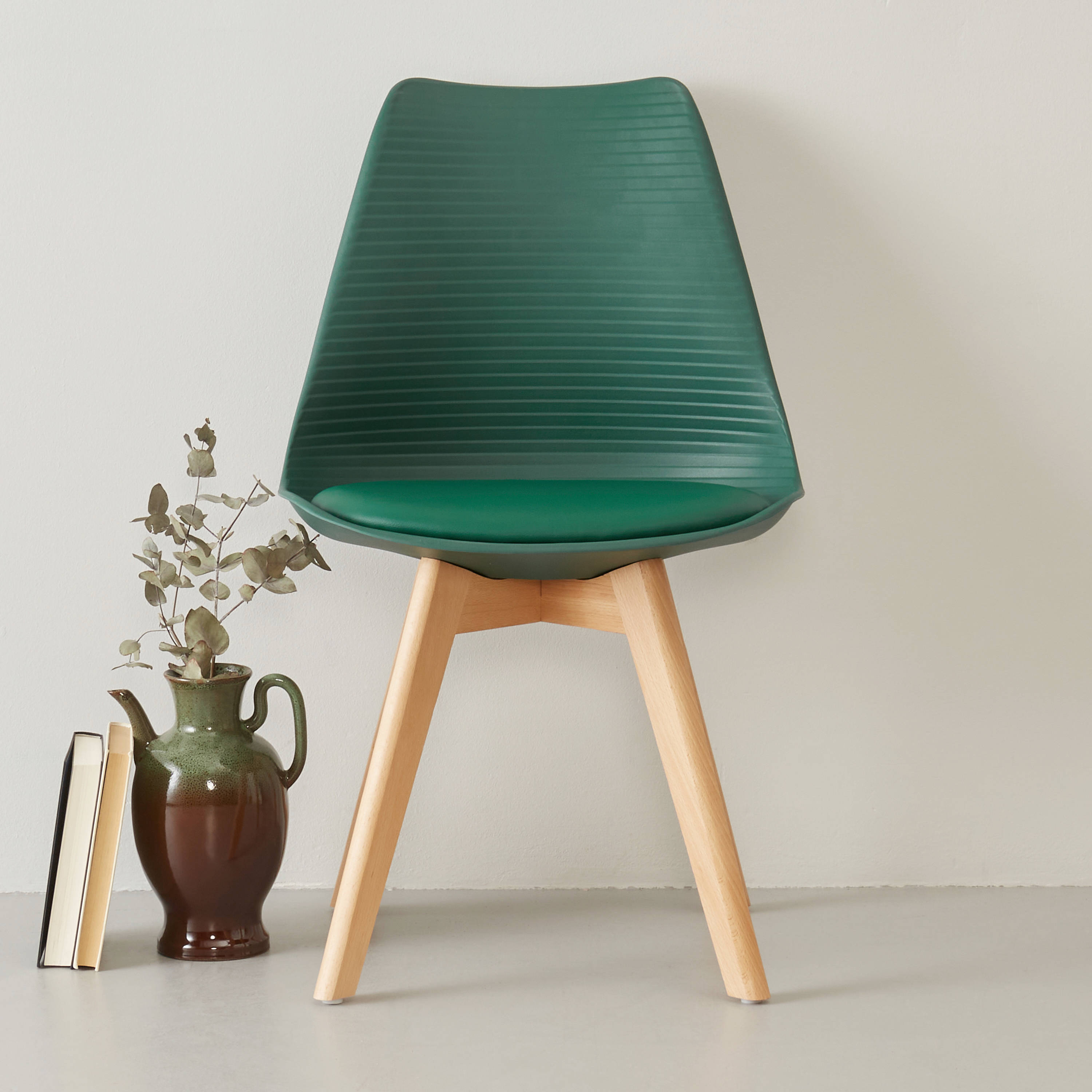 Eetkamerstoelen kopen Vind jouw Eetkamerstoelen online op Saalbach eetkamerstoel | Eetkamerstoelen, Eames