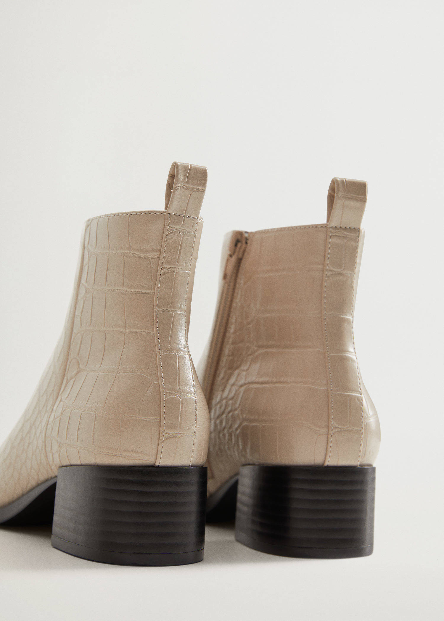 enkellaarzen met crocoprint off white enkellaarzen met crocoprint off white