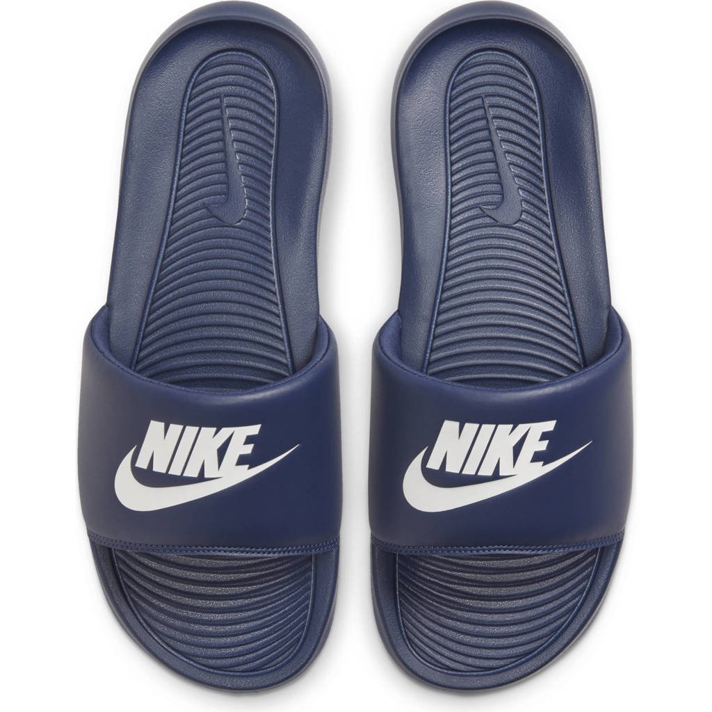 Aardrijkskunde rek maag Nike Victori One Slide slippers donkerblauw/wit | wehkamp