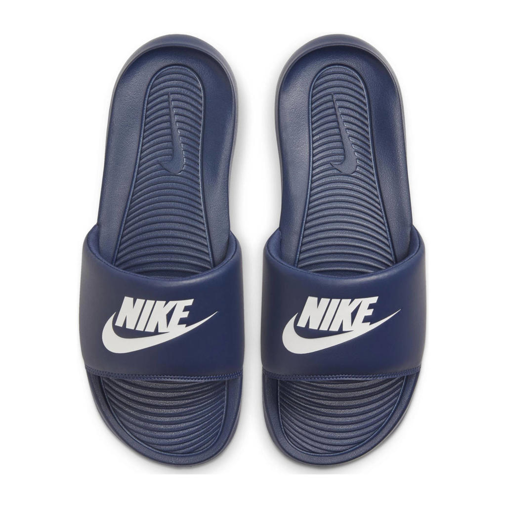 Donkerblauw en witte heren Nike Victori One Slide slippers van rubber met logo