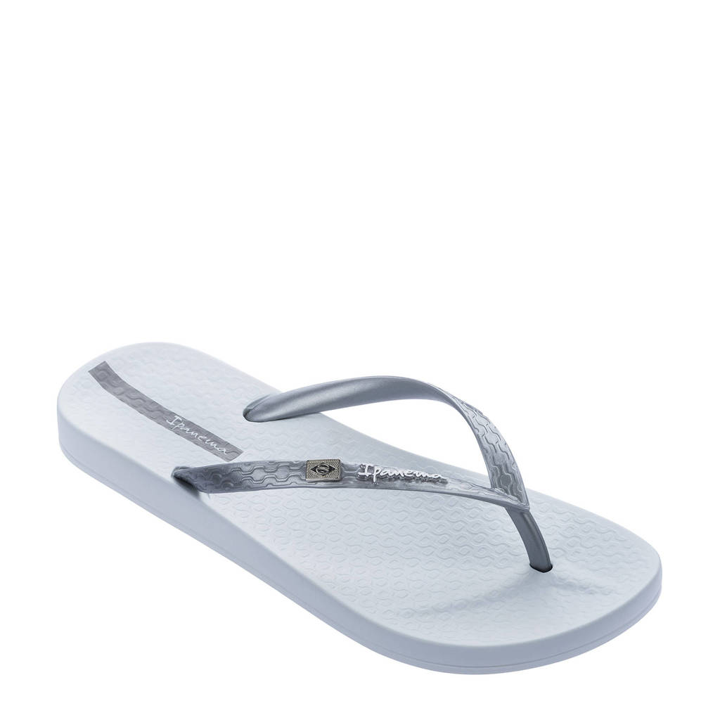 Wit en zilverkleurige dames Ipanema slippers Anatomic Brasilidade van natuurlijk materiaal