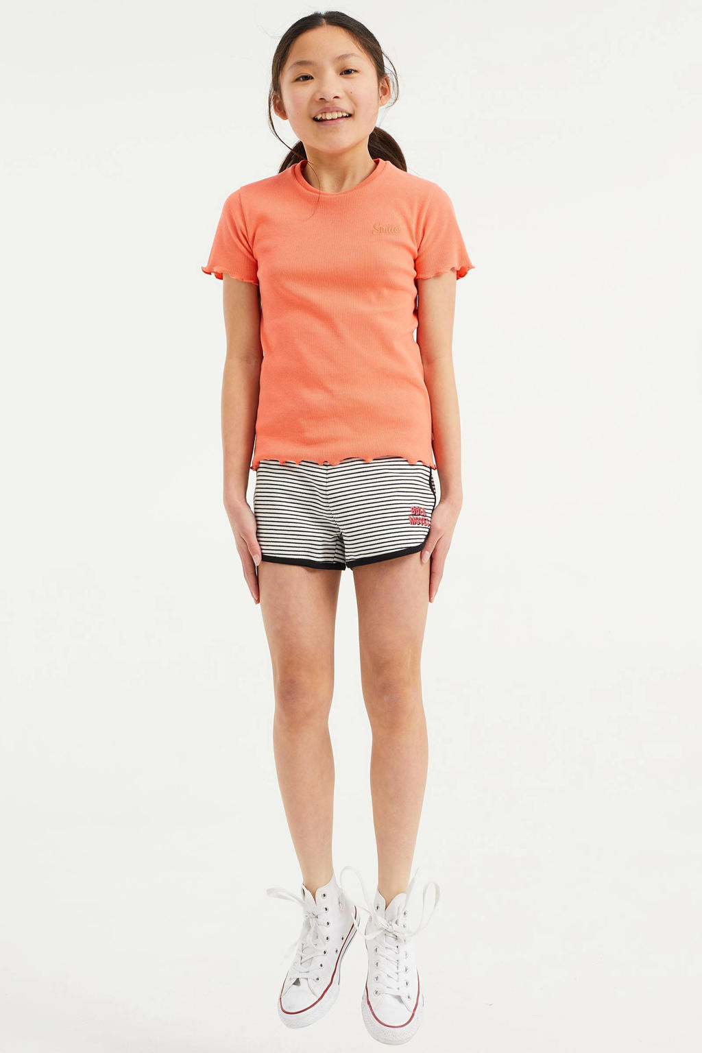 WE Fashion T-shirt met borduursels en ruches - zalm
