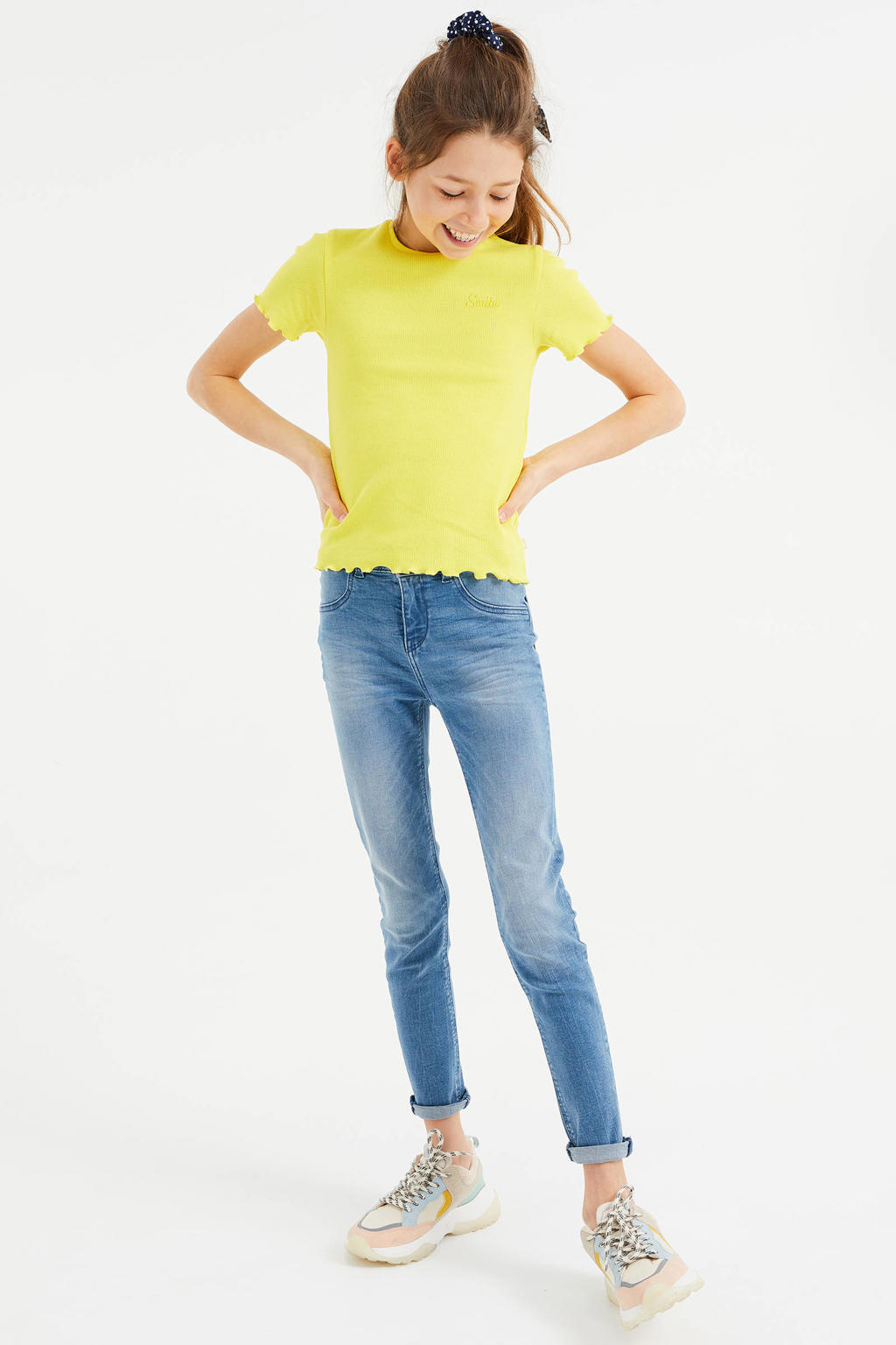 WE Fashion T-shirt met borduursels en ruches - geel