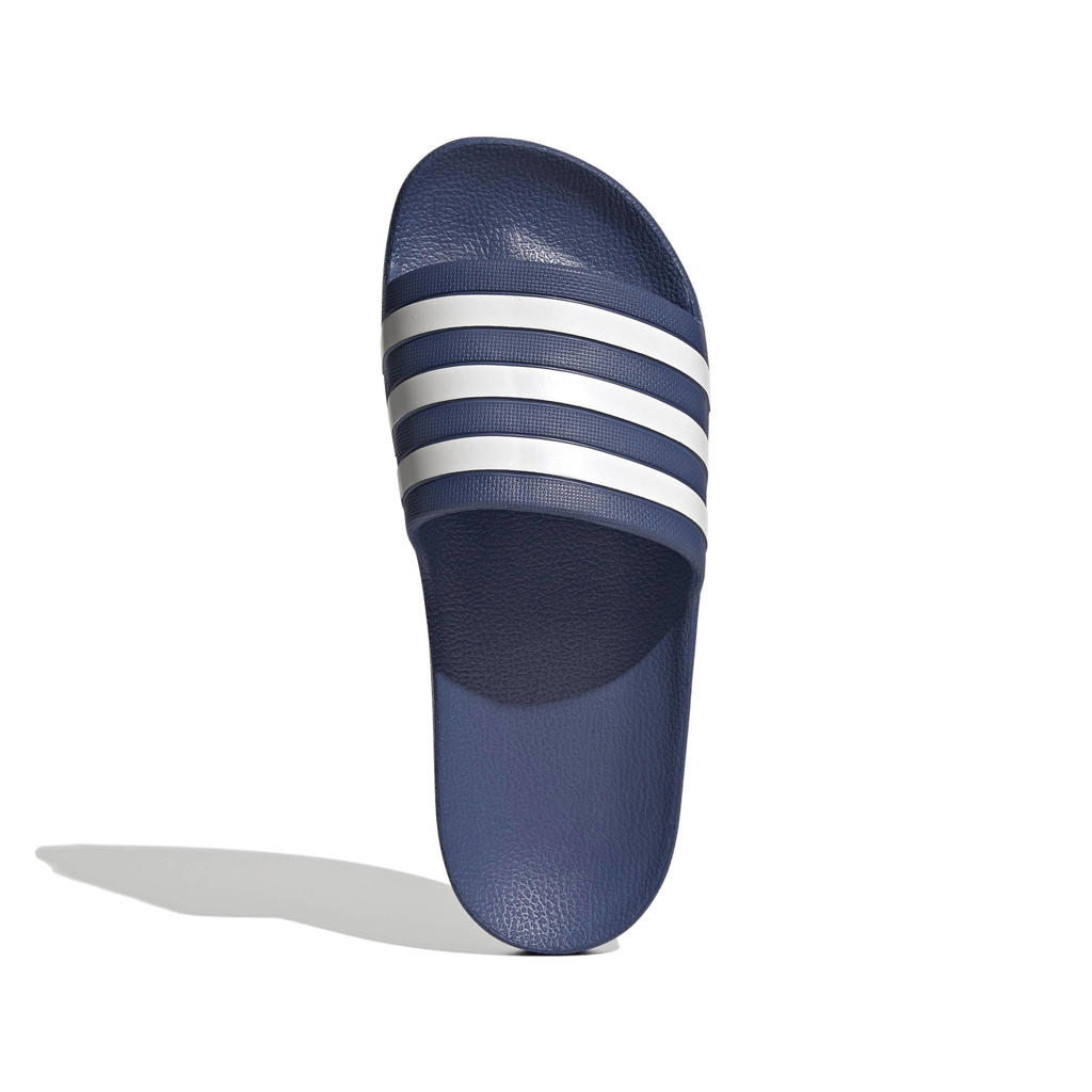 Donkerblauw en witte dames adidas Performance Adilette Aqua badslippers van rubber met logo