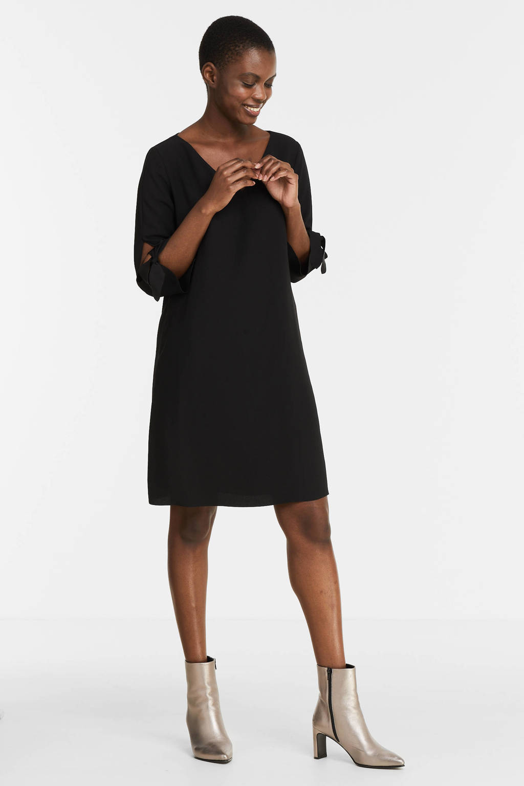 Zwarte dames edc Women jurk van polyester met driekwart mouwen, V-hals, ritssluiting en knoopdetail