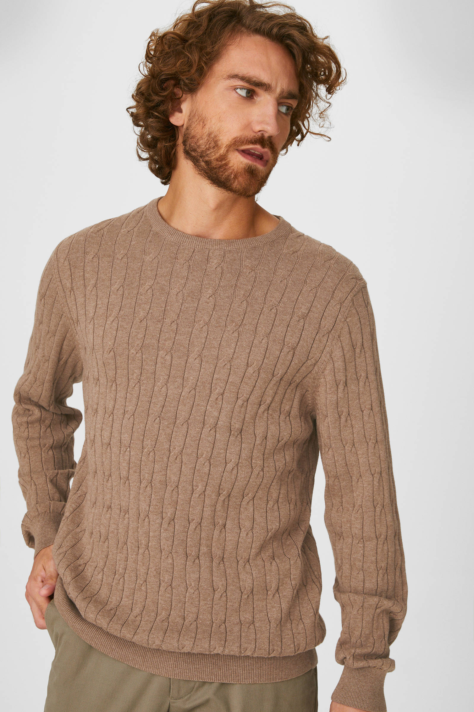 Truien voor heren kopen Vind jouw Truien voor heren online Beige winter herentrui. Kabel hand gebreide trui