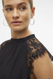 thumbnail: Zwarte dames VERO MODA top van polyester met effen, korte mouwen, strikkraag en kant