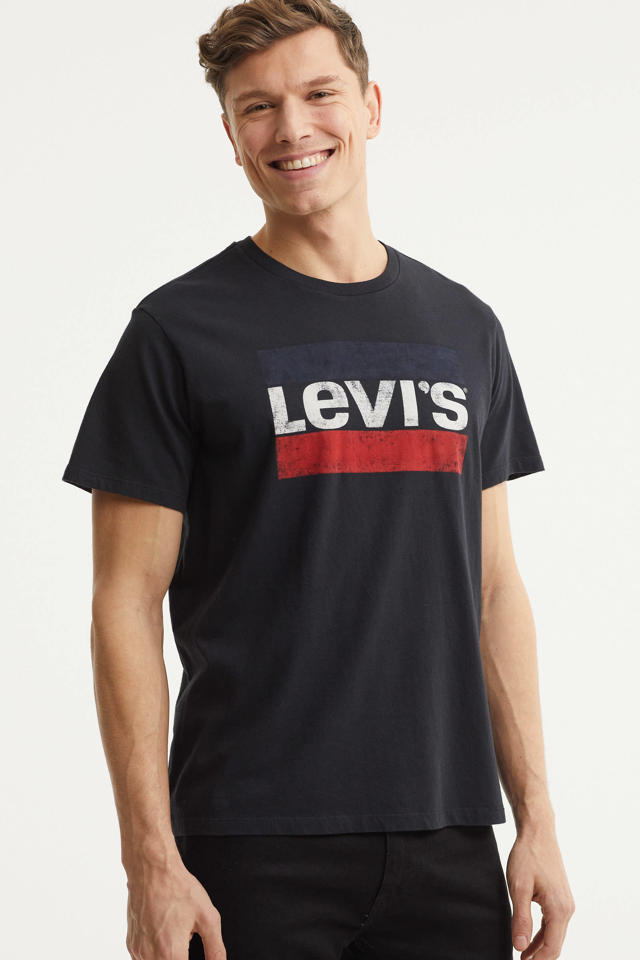 Nietje Wolf in schaapskleren Vrijgevigheid Levi's T-shirt met logo zwart | wehkamp