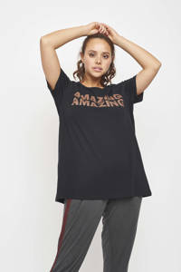 Zwart en brique dames Adia T-shirt van stretchkatoen met tekst print, korte mouwen en ronde hals