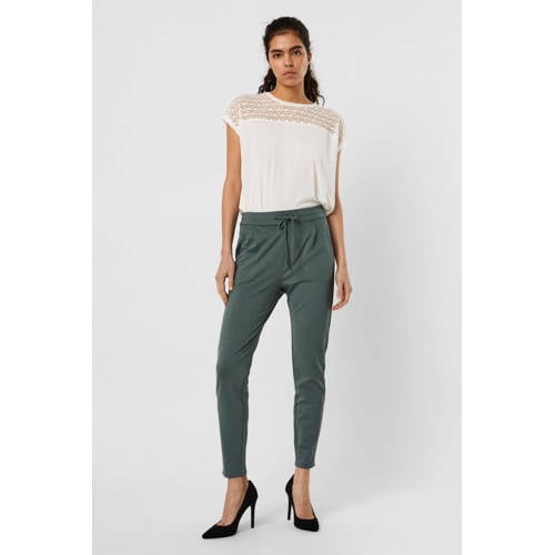 VERO MODA tapered fit broek Eva groen afbeelding