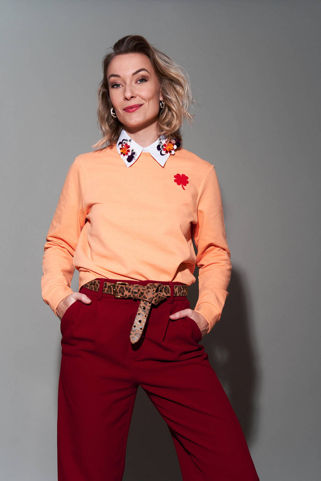 Oranje dames Pinned by K sweater Red Clover met printopdruk, lange mouwen, ronde hals en geribde boorden