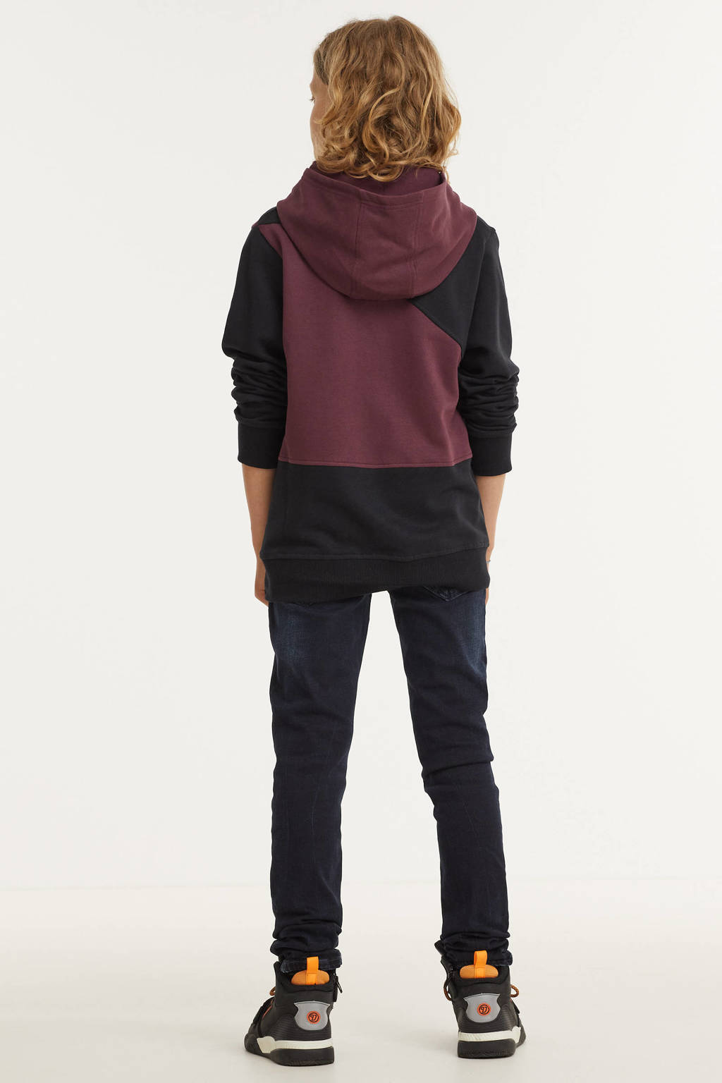 Zwart en aubergine jongens Vingino hoodie Nock van sweat materiaal met meerkleurige print, lange mouwen en capuchon
