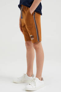 Bruine jongens WE Fashion regular fit sweatshort met elastische tailleband met koord en tekst print