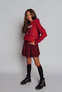 Donkerrode meisjes KIDDO hoodie Xanne van sweat materiaal met tekst print, lange mouwen en capuchon