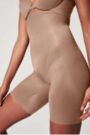 thumbnail: SPANXshape™ Invisible seamless medium corrigerende High-Waisted Mid-Thigh short donkerbeige