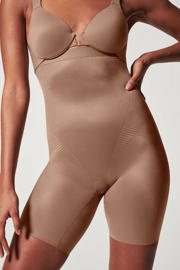 thumbnail: SPANXshape™ Invisible seamless medium corrigerende High-Waisted Mid-Thigh short donkerbeige